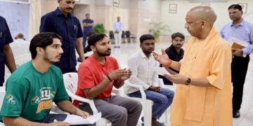 CM Yogi met all the people in 'Janata Darshan'