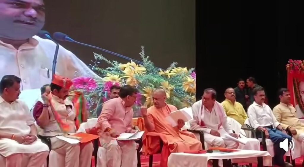 CM Yogi launched the BJP's booth conference campaign in Gorakhpur.