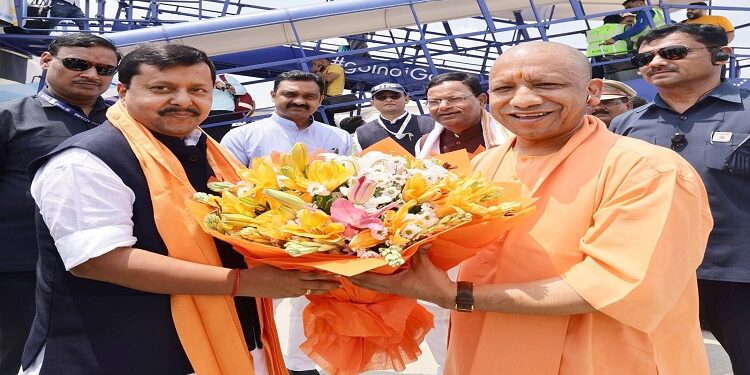 Nitin Naveen reached Lucknow, Yogi welcomed him