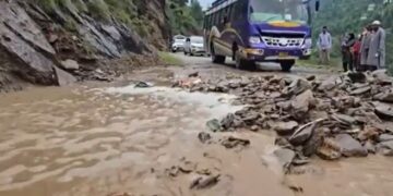 Cloudburst wreaks havoc in Doda