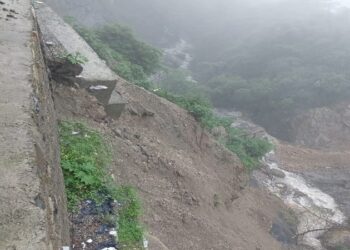 Dehradun-Mussoorie road caves in due to heavy rain