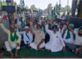 Farmers protest at toll plaza