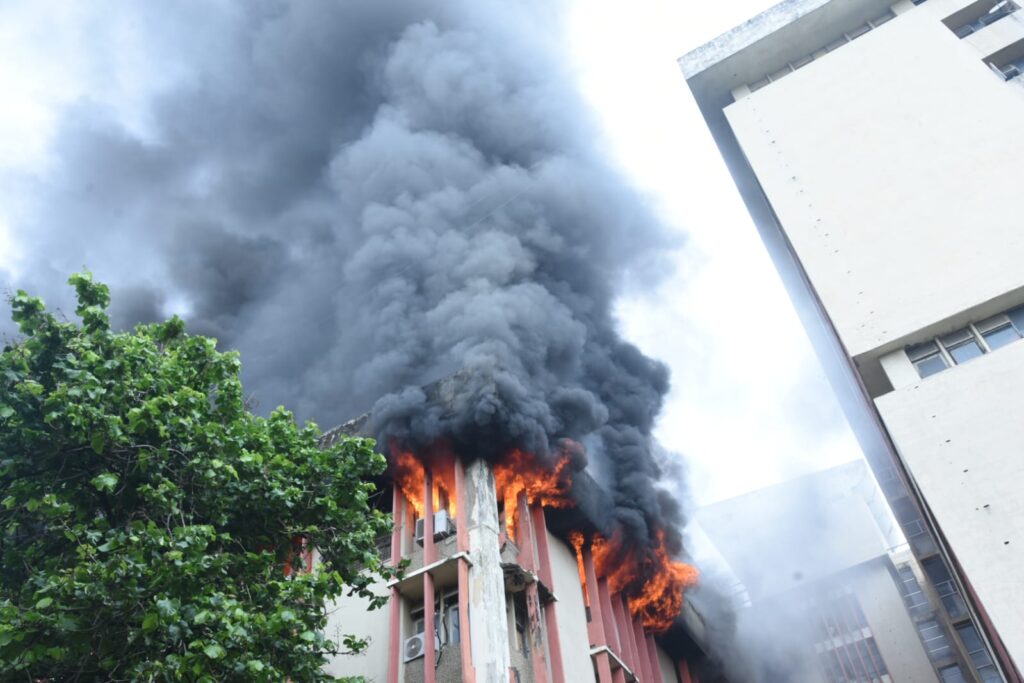 Fire breaks out at Jawahar Bhawan in Lucknow