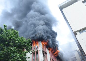 Fire breaks out at Jawahar Bhawan in Lucknow