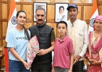 Chief Minister honored for conquering Mount Everest