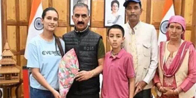 Chief Minister honored for conquering Mount Everest