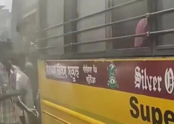 Fire breaks out in school bus full of children