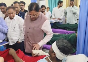Pipalkoti tunnel accident: CM Dhami visits hospital to meet the injured.