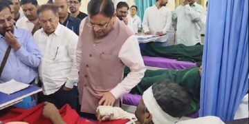 Pipalkoti tunnel accident: CM Dhami visits hospital to meet the injured.