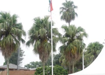 CM Dhami hoisted the Tricolour at the Chief Minister's residence.