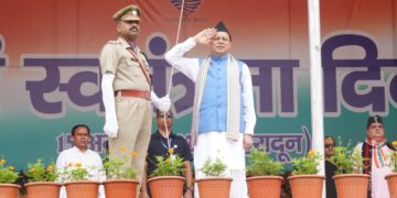 CM Dhami hoisted the flag at Parade Ground.