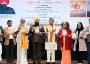Governor-CM Dhami released the book 'Devbhoomi Samvad' and 'The Governor'