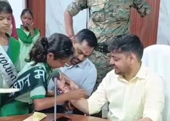 Female students tied rakhis on the officials.
