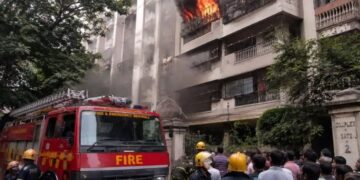 Massive fire in a multi-storey building in Howrah
