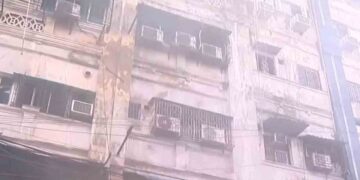 Massive fire breaks out at a Kolkata hotel.