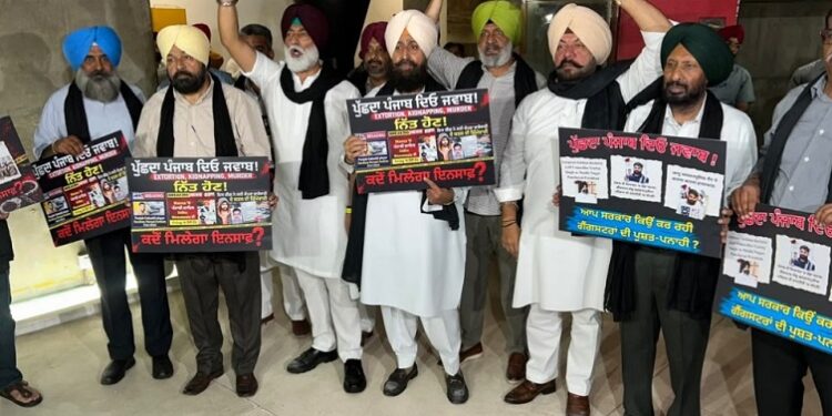 Punjab Congress MLAs raised slogans.
