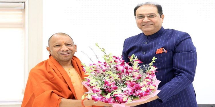 Mohsin Raza met CM Yogi