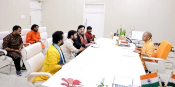 Artists of Hariharpur Music Gharana met CM Yogi.