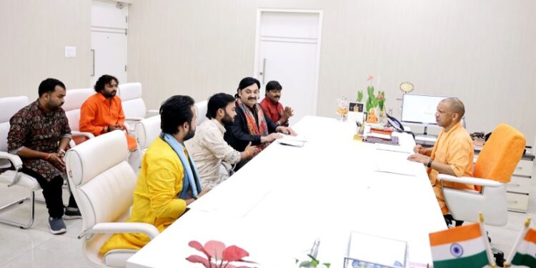 Artists of Hariharpur Music Gharana met CM Yogi.