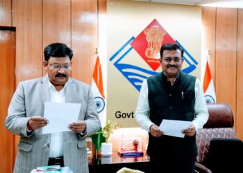 Deependra Chaudhary took oath as Commissioner in Uttarakhand Right to Service Commission.