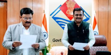 Deependra Chaudhary took oath as Commissioner in Uttarakhand Right to Service Commission.