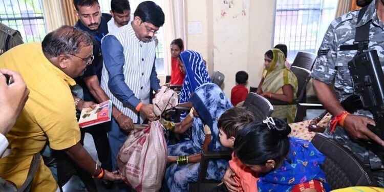 Nand Gopal Nandi visited flood affected areas of Chitrakoot
